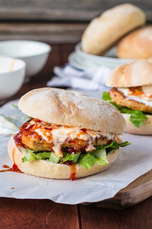 Sweet Chilli and Sour Cream Chicken Burgers recipe Chefthisup